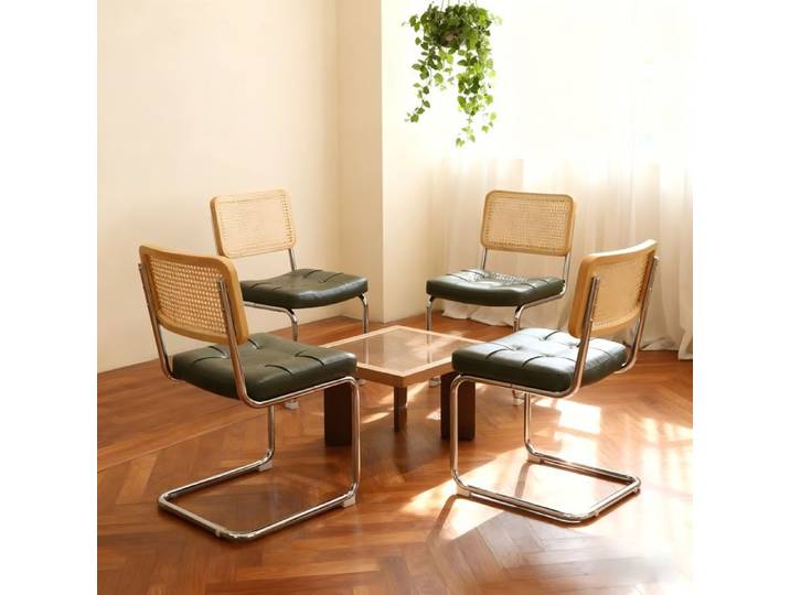 Chaises à manger Ensemble de 4 Vert Modern Mid Century Breuer Chaises conçues Chaises Accent en Cuir Faux avec Jambes Chrome