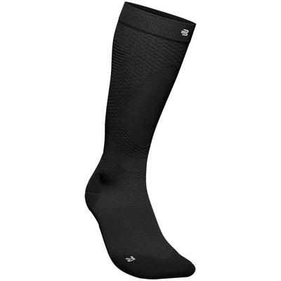 Sportsocken BAUERFEIND "Run Ultralight Compression Socks", Herren, Gr. 41-43, schwarz (schwarz, m), Obermaterial: 57% Baumwolle, 41% Polyester, 2% Elasthan, Socken Sportsocken, atmungsaktives, ultradünnes Gestrick, mit Kompressionszonen