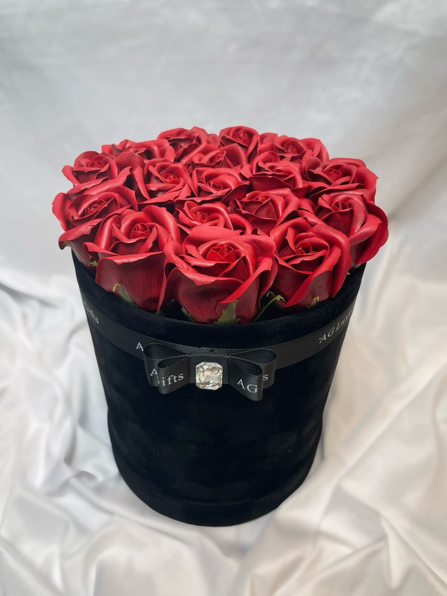 AG Luxurygifts Luxe Velvet Flower Box met Soap Roses