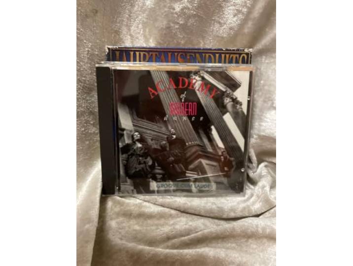 CD Groove Cum Laude