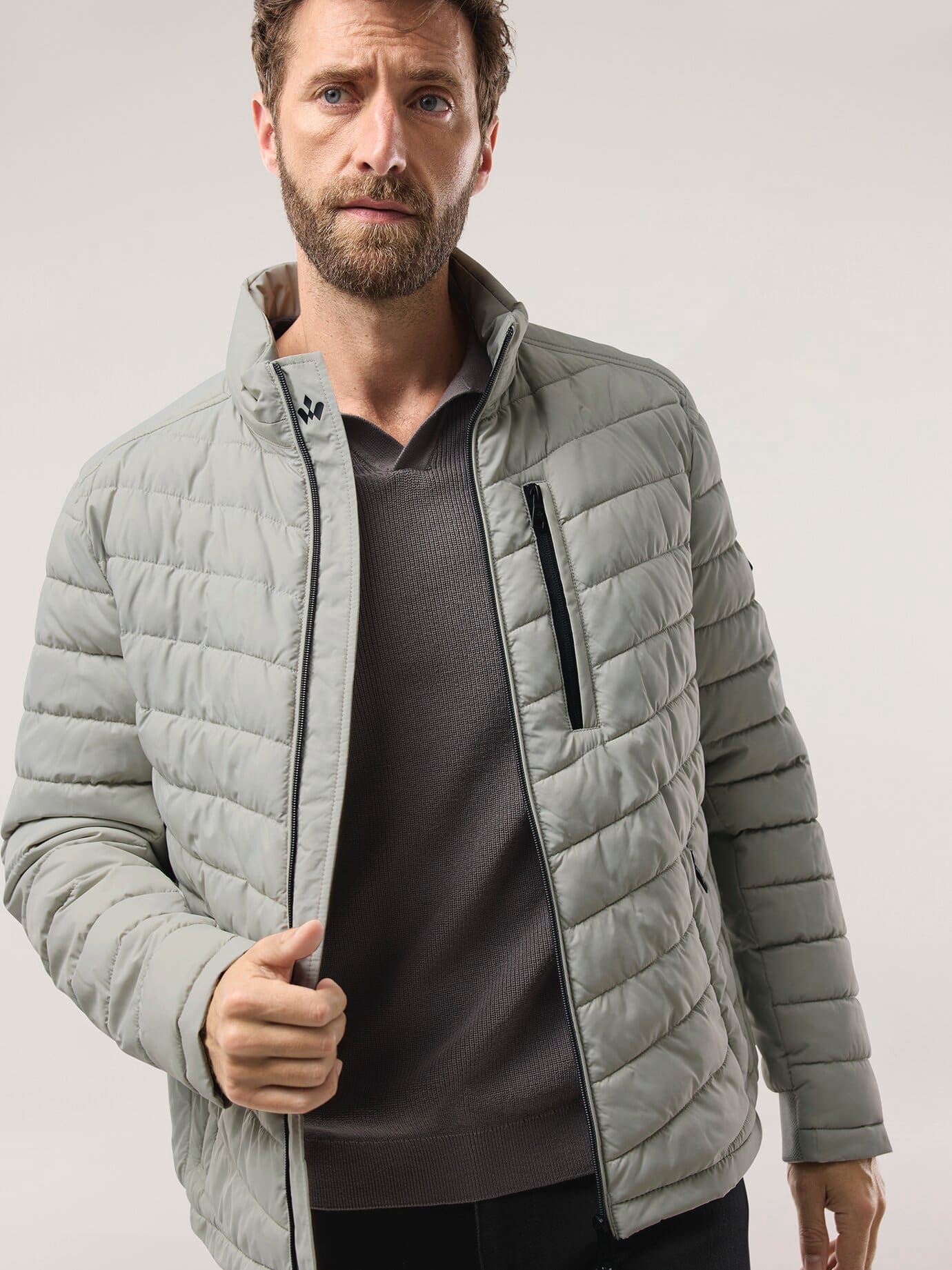 Walbusch Klima Leichtsteppjacke, normale Größen#untersetzte Größen, Farbe Beige, 27, funktionelle Sorona-Füllung extra leicht Herren