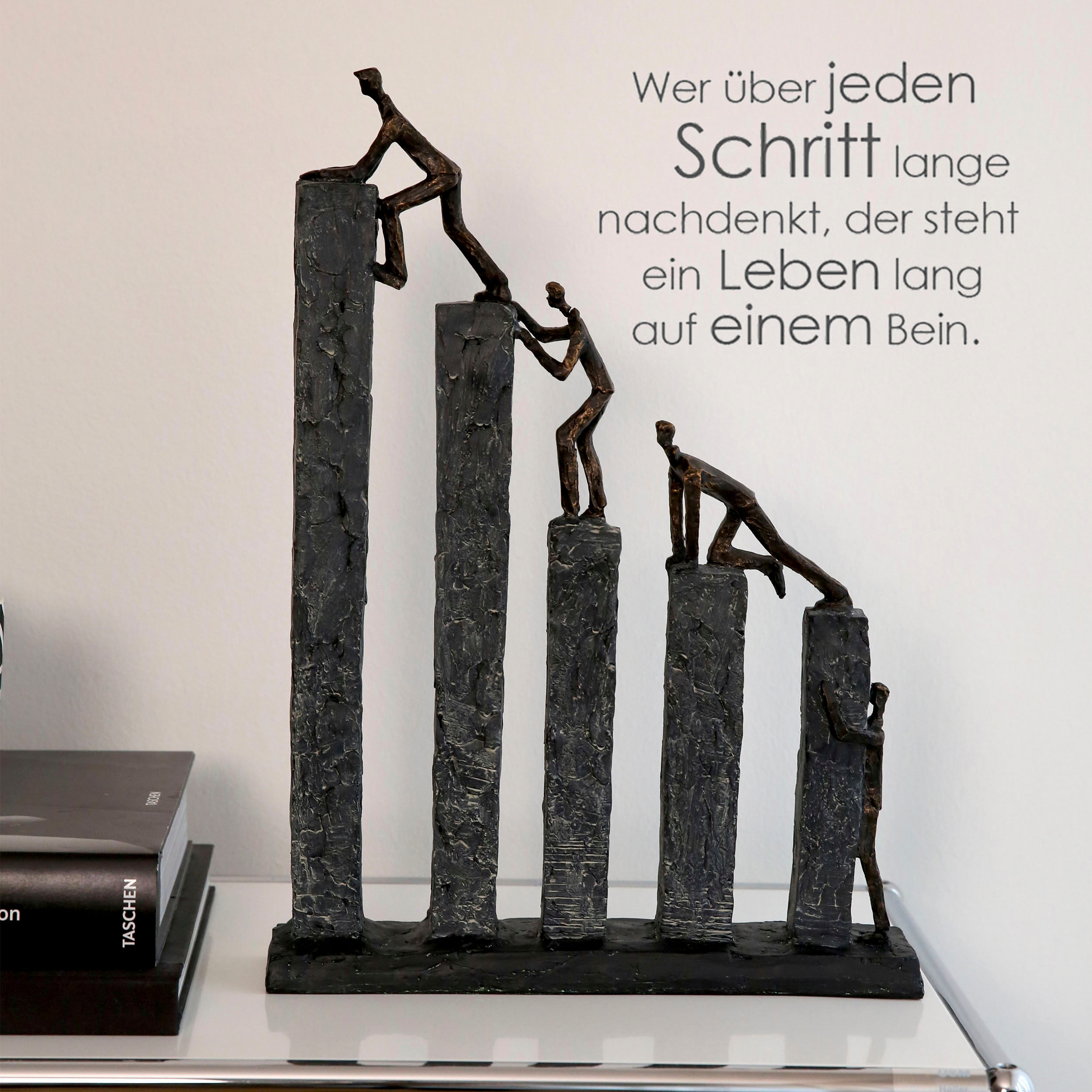 Dekofigur CASABLANCA BY GILDE "Skulptur Raise", grau, B:31cm H:43cm T:7cm, Kunstharz, Dekofiguren, Dekofigur, Vier kletternde Figuren auf grauer Basis
