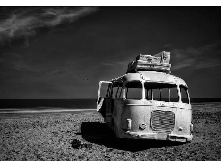 Fototapete PAPERMOON Photo-Art YVETTE DEPAEPE, STRANDBUS , bunt, B:5m L:2,8m, Vlies, Tapeten, Fototapete