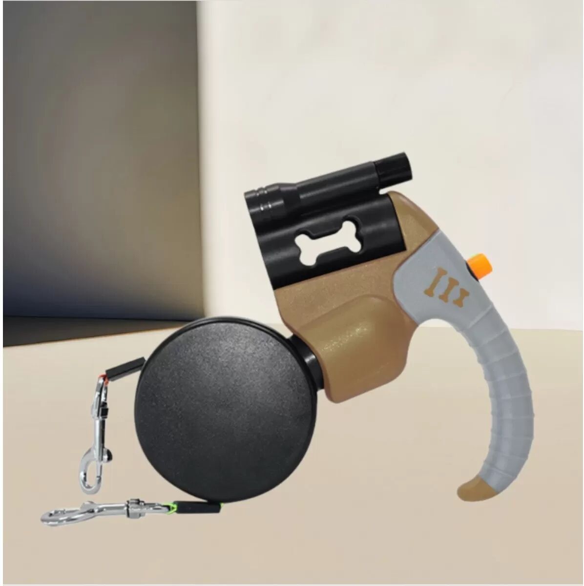 INF Outdoor-Doppelkopf-Rollleine mit LED-Licht, batteriebetriebener Ein-Knopf-Steuerung Braun