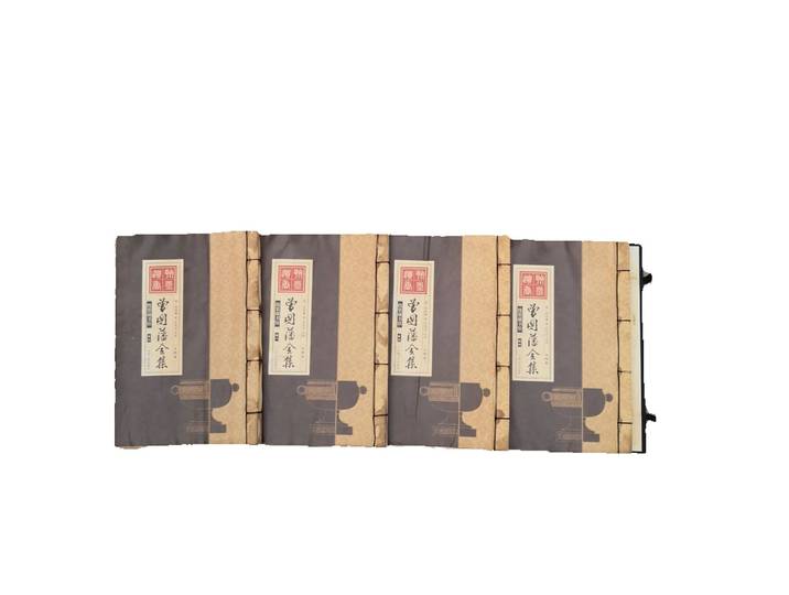 Collecte un vieux livre biographique chinois, les œuvres complètes de Zeng Guofan, un ensemble de quatre livres