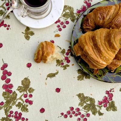 "Couleur Nature Gooseberry Tablecloth - Red/Green - 70"" Round - 70"" Round"