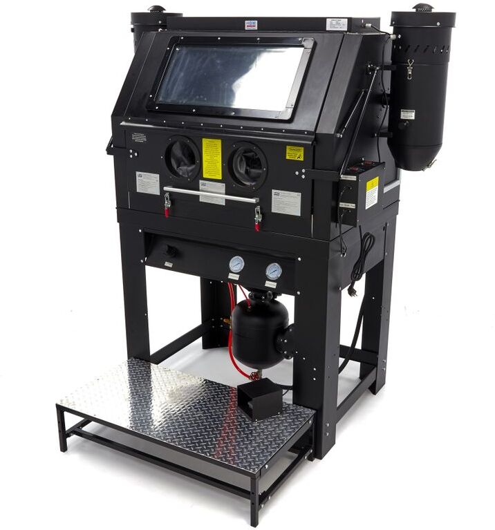 HBM SBC 990 Hochdruck-Sandstrahlkabine mit 2 Absaugern