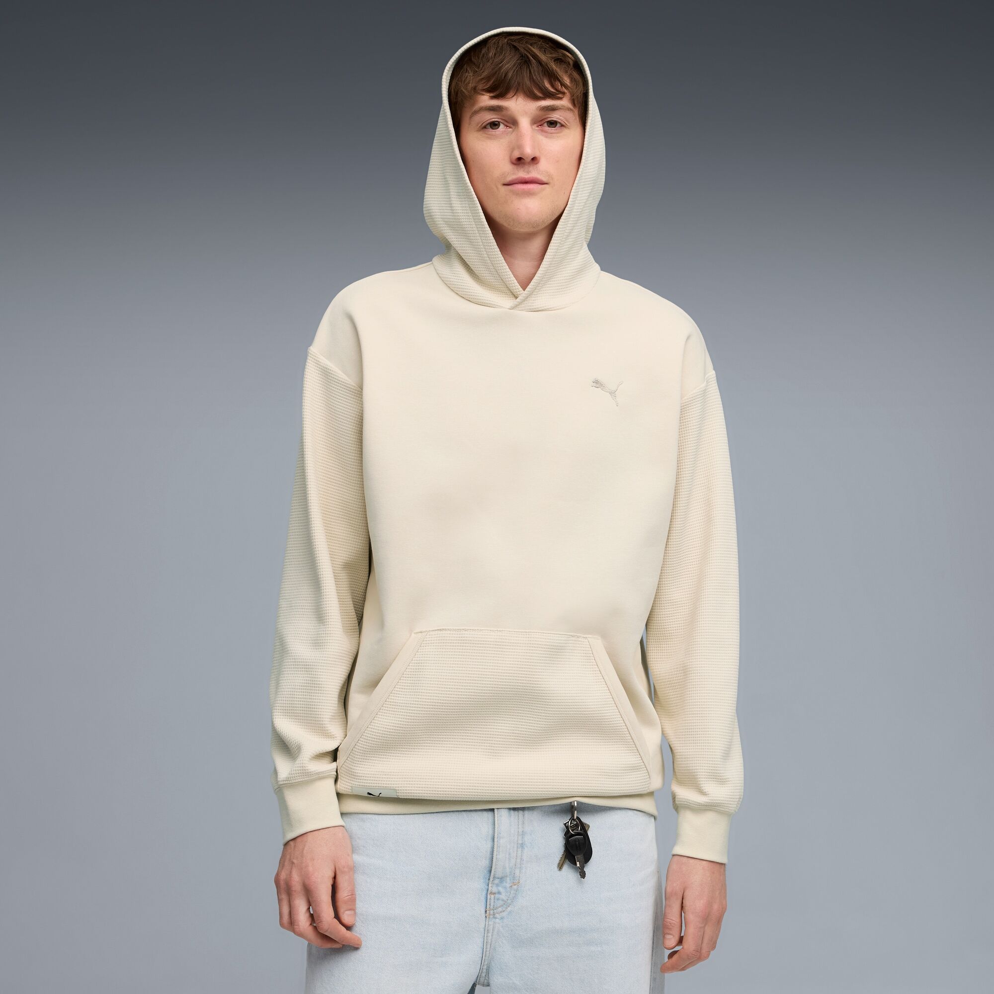 Kapuzensweatshirt PUMA "CLASS RELAXED PINNACLE HOODIE FL", Herren, Gr. XL, weiss (alpine snow), Fleece, Obermaterial: 66% Baumwolle, 34% Polyester, bedruckt, relaxed fit normal, angesetztes Bündchen, Sweatshirts Kapuzensweatshirt, mit Kängurutasche, mit P
