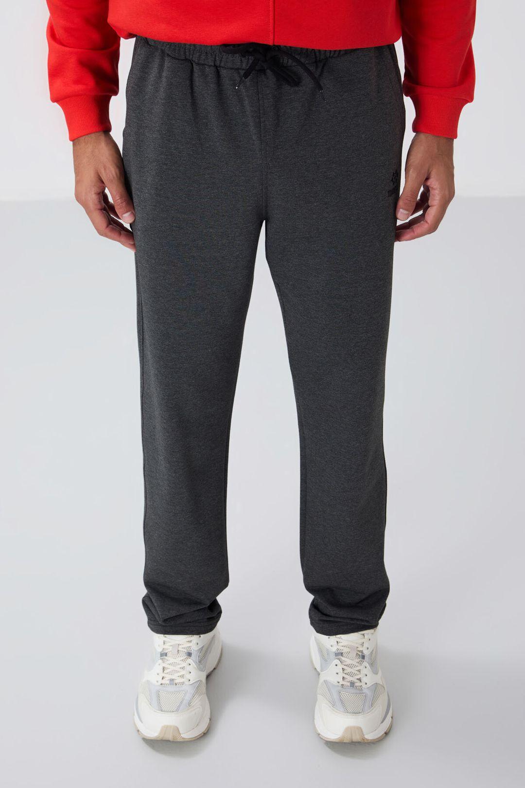 Herren Sweatpants im regulären Schnitt aus Baumwollmischung