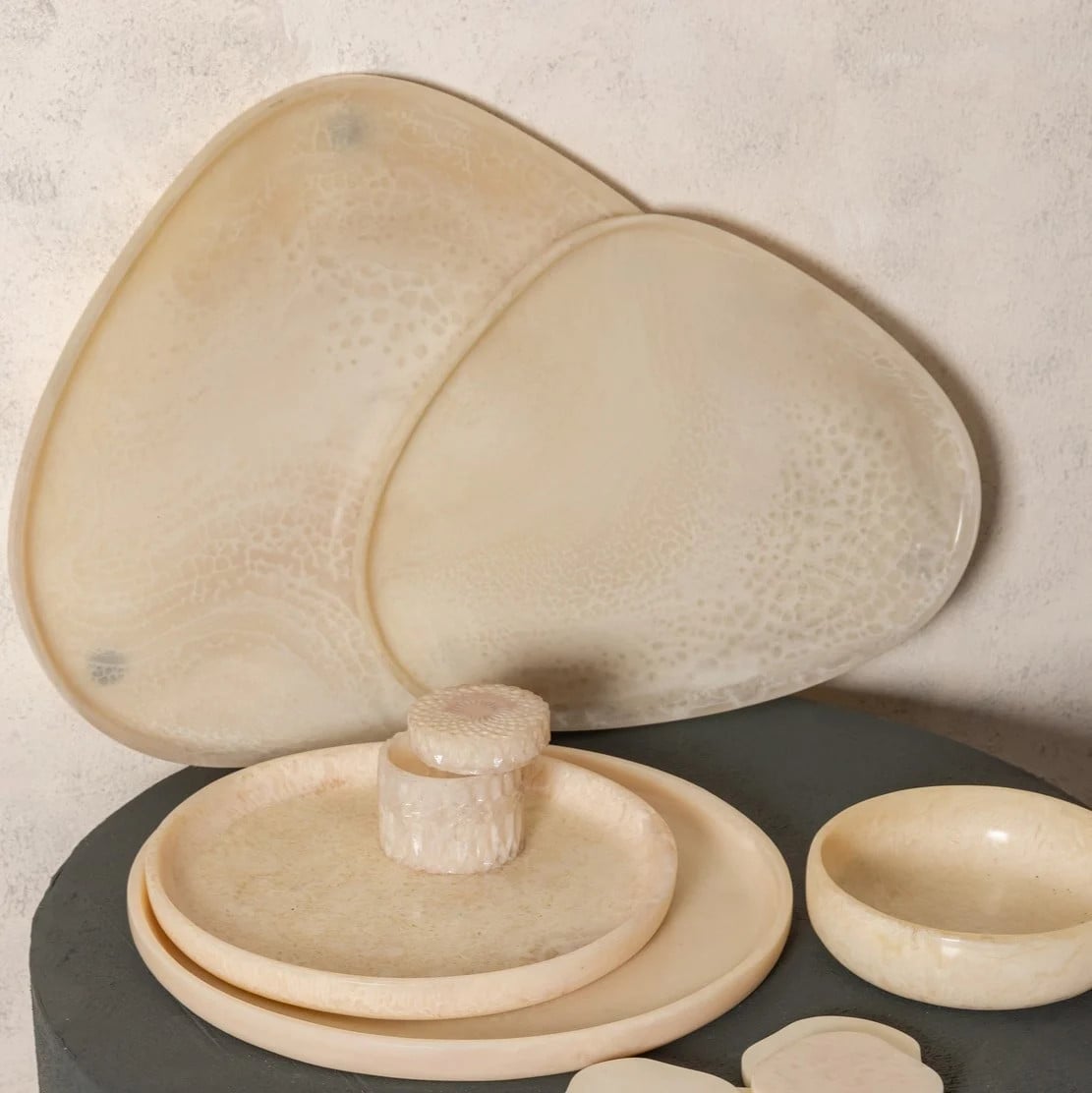 PTMD Dienblad Damiel Wit Organisch Medium - Breedte: 34 cm, Diepte: 34 cm, Hoogte: 2,5 cm