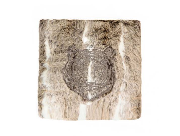 Coussin brodé en fausse fourrure marron clair