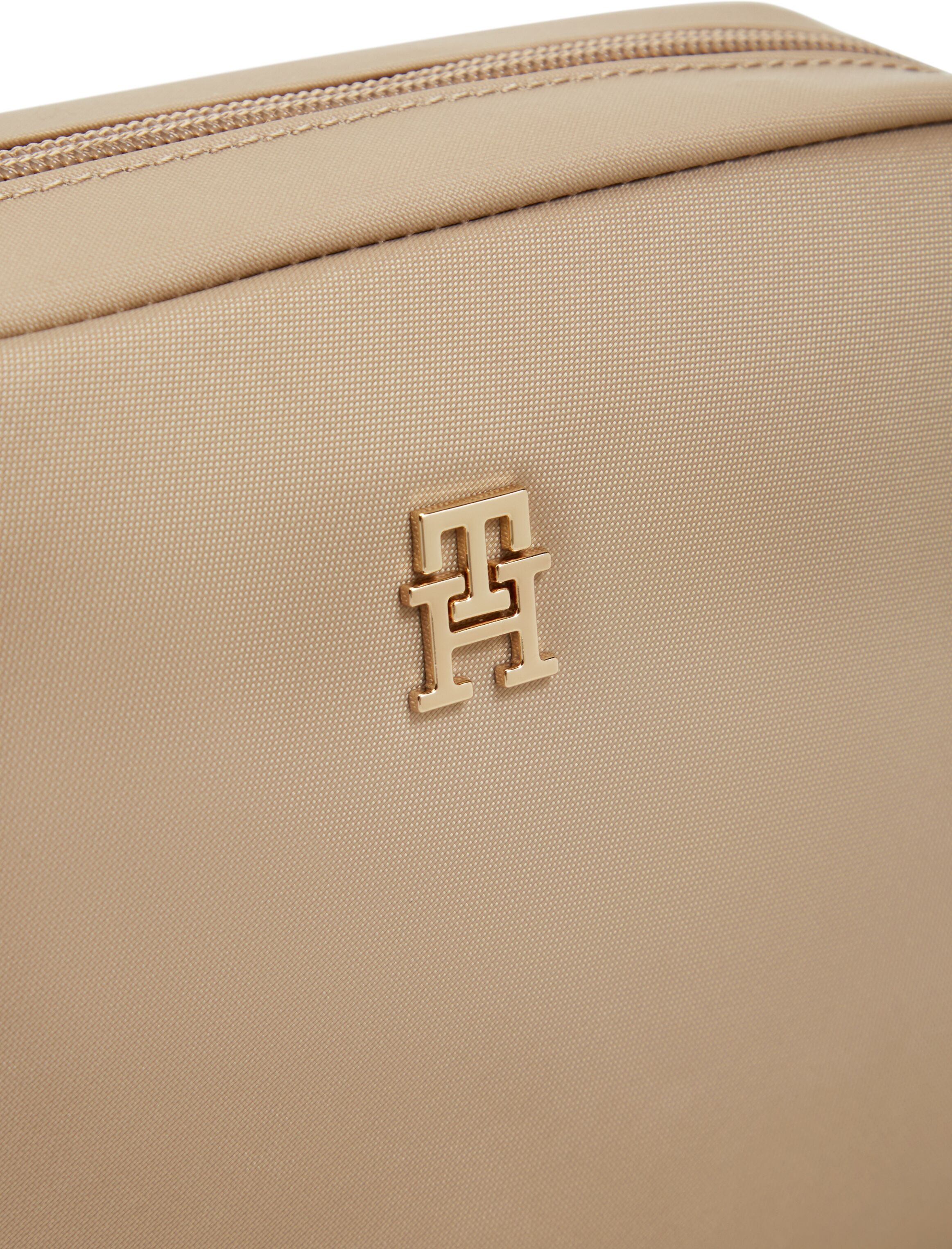 Mini Bag TOMMY HILFIGER "POPETTE CAMERA BAG", Damen, Gr. B/H/T: 22cm x 15cm x 6,5cm, natur, Leder, Nylon, Taschen Mini Bag, Damen Umhängetasche, Schultertasche mit TH-Schmuckelement natur B/H/T: 22cm x 15cm x 6,5cm