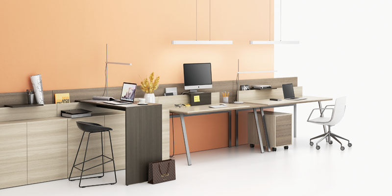 PLAN Büroschreibtisch DOUBLE LAYERS, 160x160 cm, mit Schiebeplatte und Trennwänden, Eiche natur/Eiche gebeizt