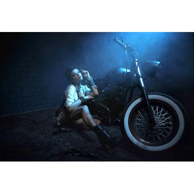 Fototapete PAPERMOON "Frau mit Motorrad bei Nacht", bunt, B:2,5m L:1,86m, Vlies, Tapeten