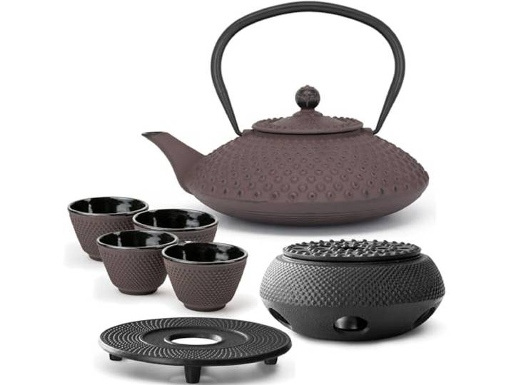 Bredemeijer Gusseisen Teekanne 1.25 Liter Induktion - flache Asia Gusskanne aubergine im Set mit 4 Teebecher (Tassen) Untersetzer & Stövchen & Teefilter-Sieb-Einsatz