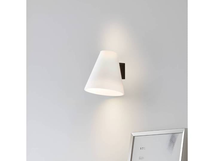 Wandleuchte Timido Lucande, dimmbar, weiß / opal, für Flurbereich, Glas