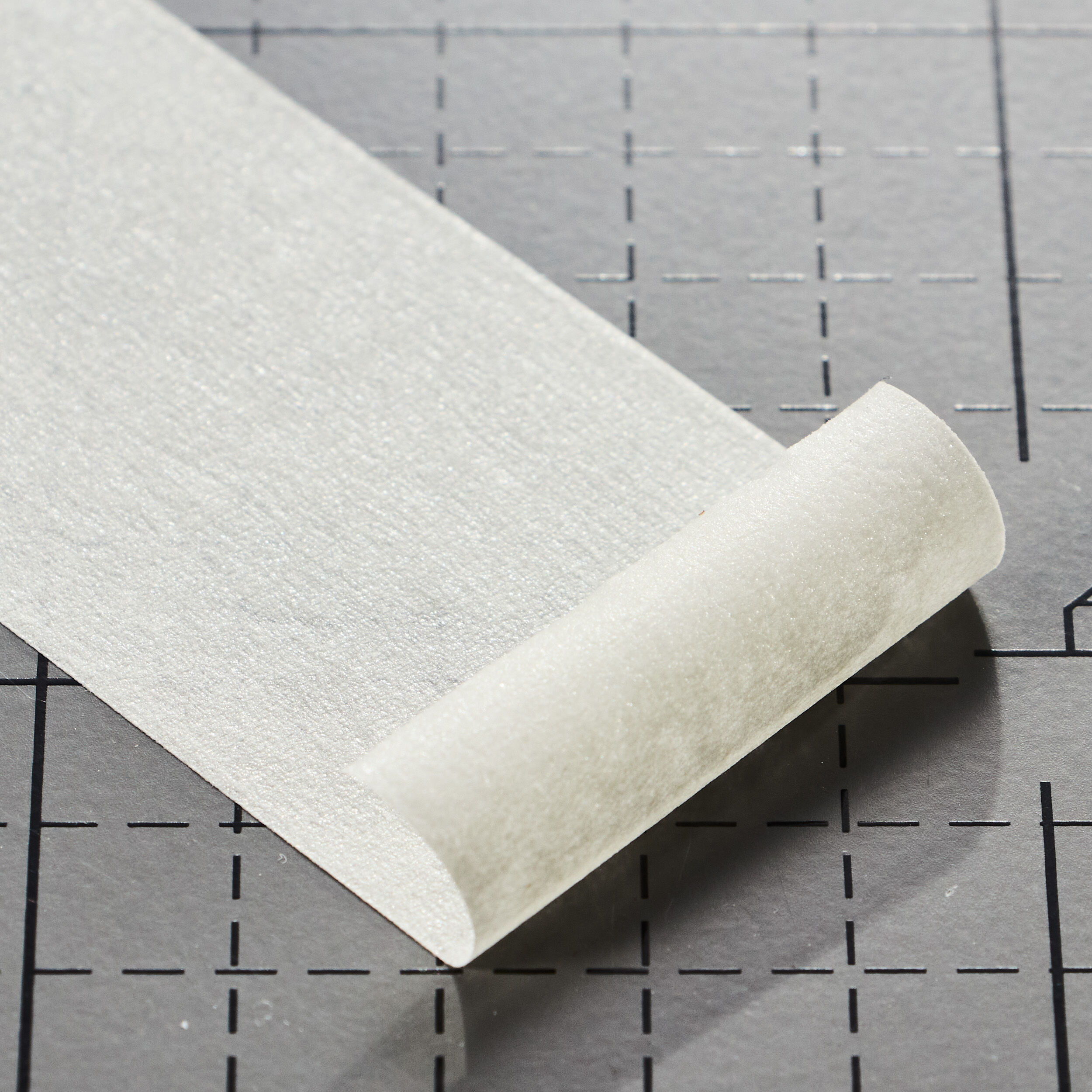 SPRINTIS Cinta de carrocero blanca, 25 mm, crespón plano, resistente al calor hasta 60&deg;C, papel, blanco