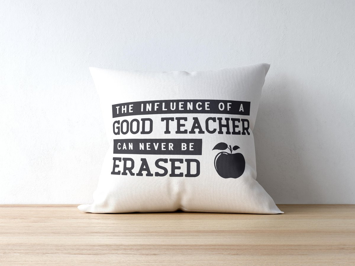 Sierkussen The Influence Of A Good Teacher Can Never Be Erased - Cadeau voor Leerkrachten - Polyester