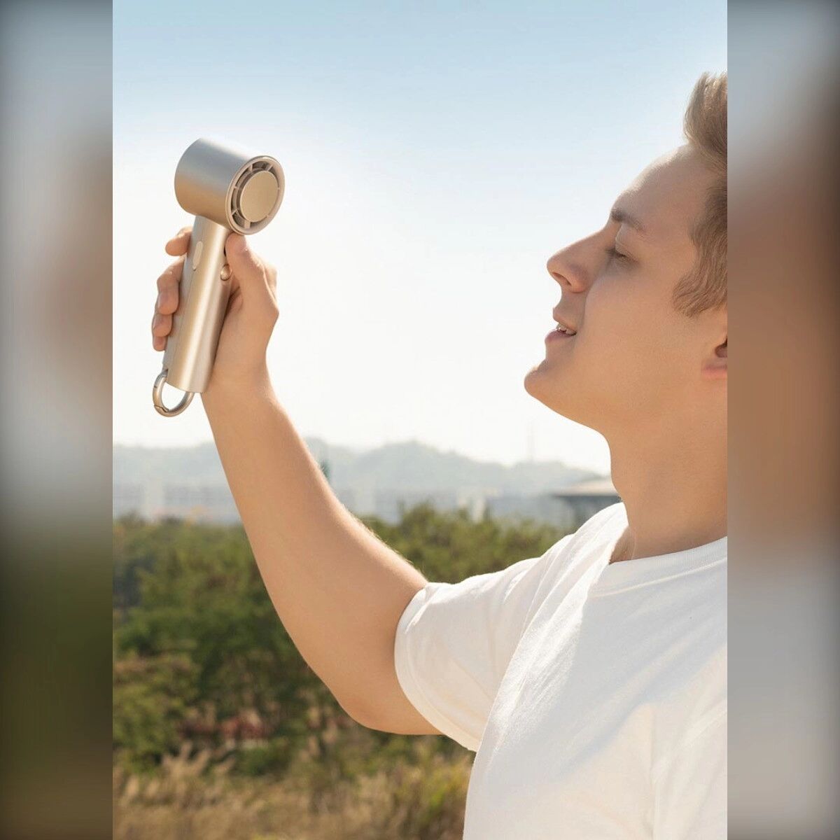 INF Mini-Karabiner-Turbo-Ventilator – 3000mAh Gold, tragbarer Handventilator mit LED-Display und 5-Stufen Turbo-Motor Dunkelgrau