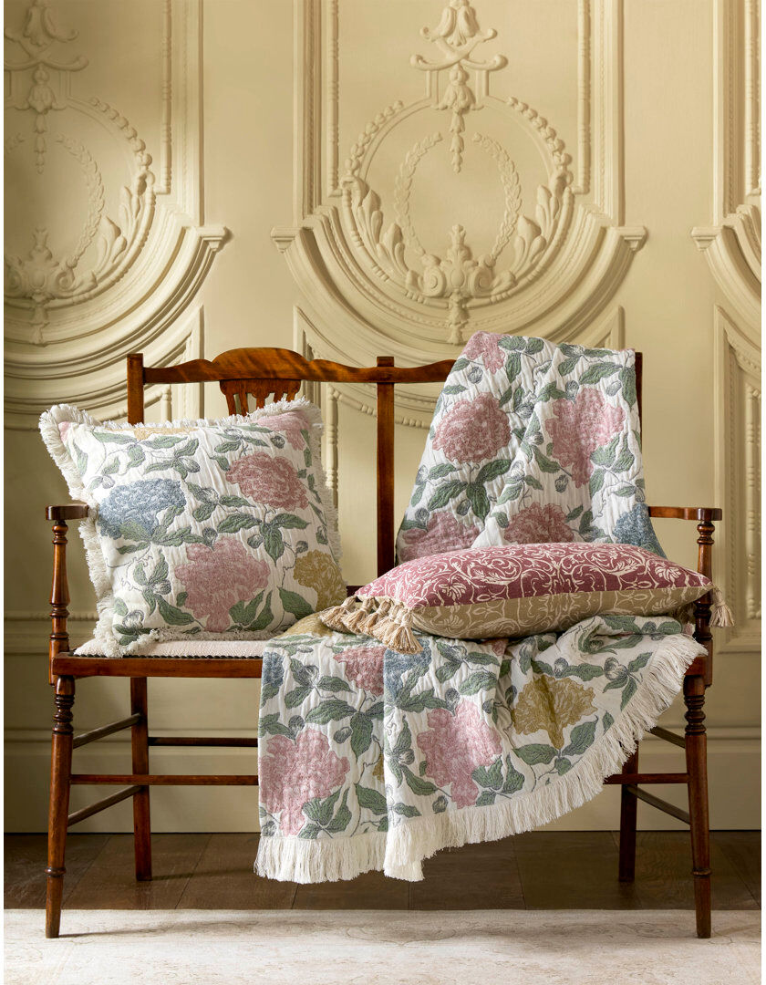 Historic Royal Palaces Albert Jacquard Multi 120x165cm Throw Pink 120cm W X 165cm L