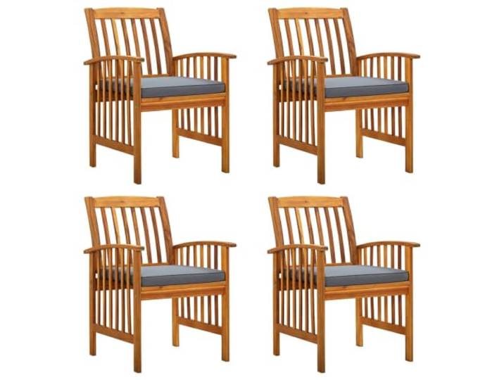 KUTYWEXFM Garten-Esszimmerstühle 4er Set, Massivholz Akazie mit Kissen Vier bequeme Armlehnstühle mit dunkelgrauen Polstern für gemütliche Stunden auf der Terrasse oder im Außenbereich.