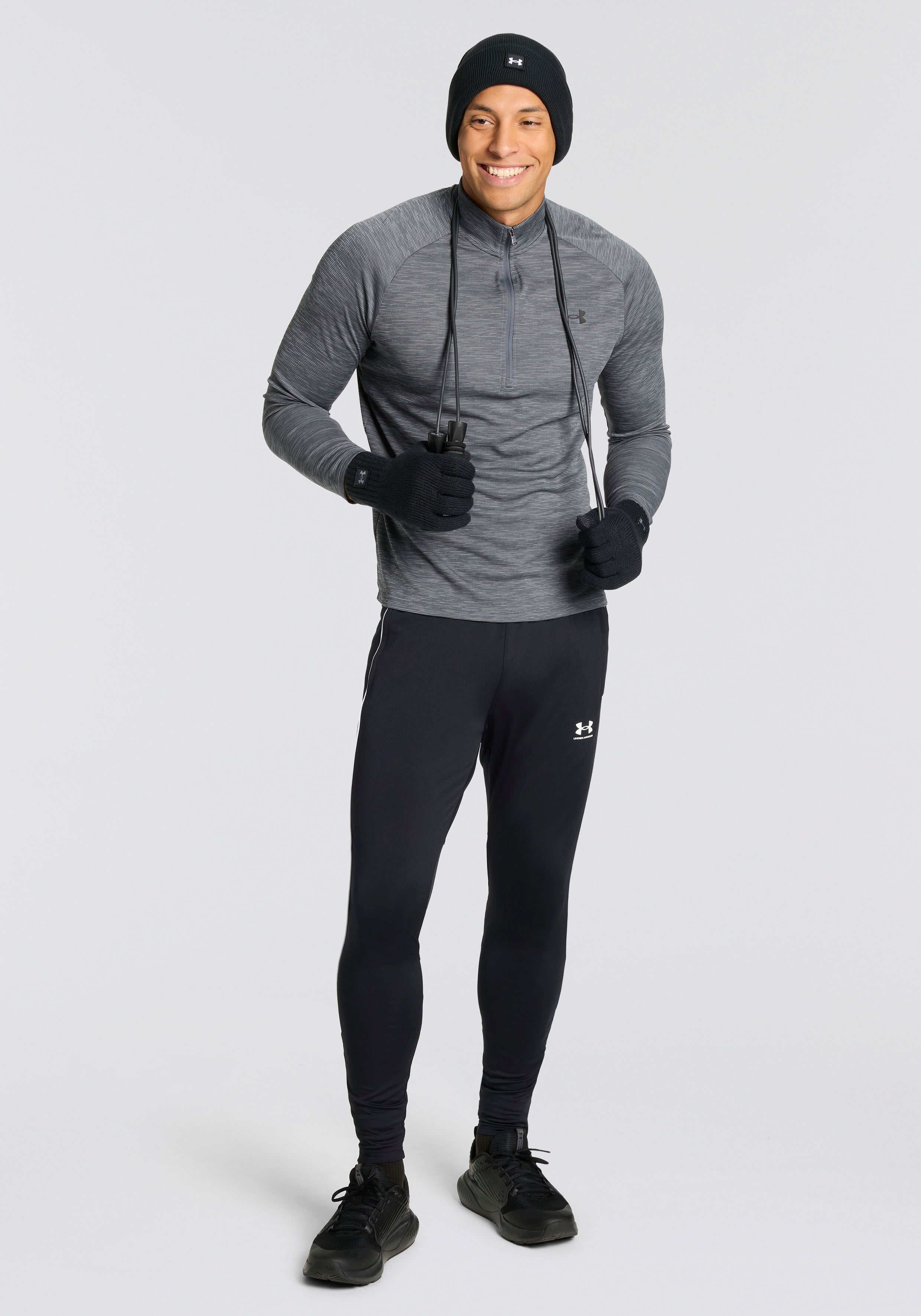 Strickhandschuhe UNDER ARMOUR "UA HALFTIME GLOVES", Herren, Gr. L/XL, schwarz (schwarz,, pitch gray), Kunstfaser, Handschuhe Strickhandschuhe, für Sportmode und Outdoormode, aus 100% Polyacryl, leichtes Material schwarz,, pitch gray L/XL