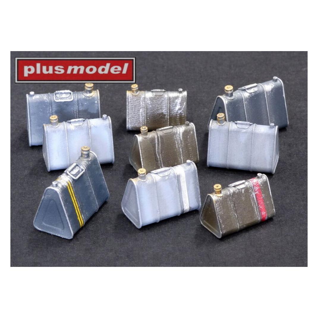 Plus Model German triangular canisters (DP3007)