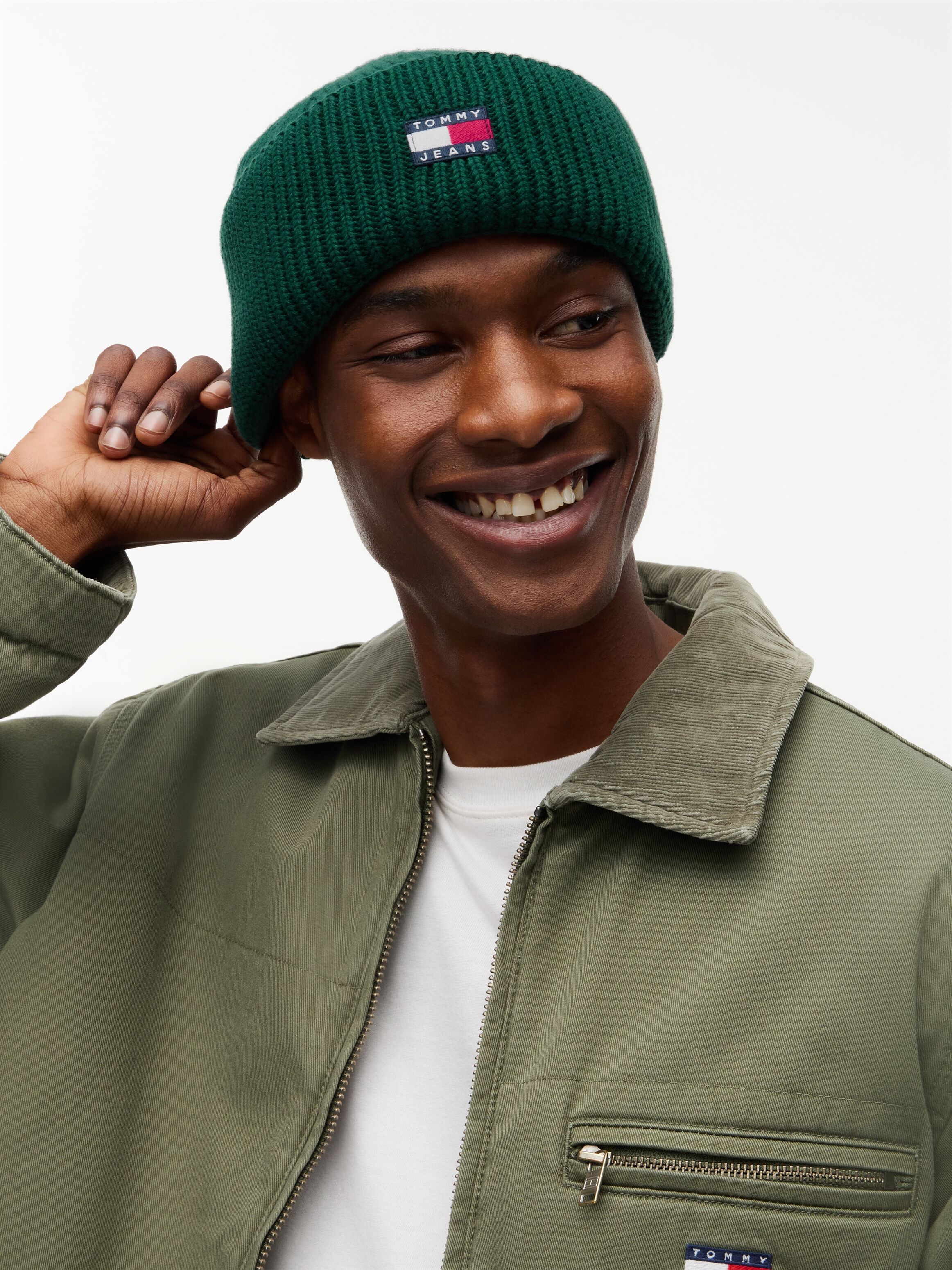 Beanie TOMMY JEANS "TJM HERITAGE SHORT", grün (elegant grün), Strick, Baumwolle, Mützen Beanie, Umfang 58 cm, im Fischermann-Style elegant grün Einheitsgröße