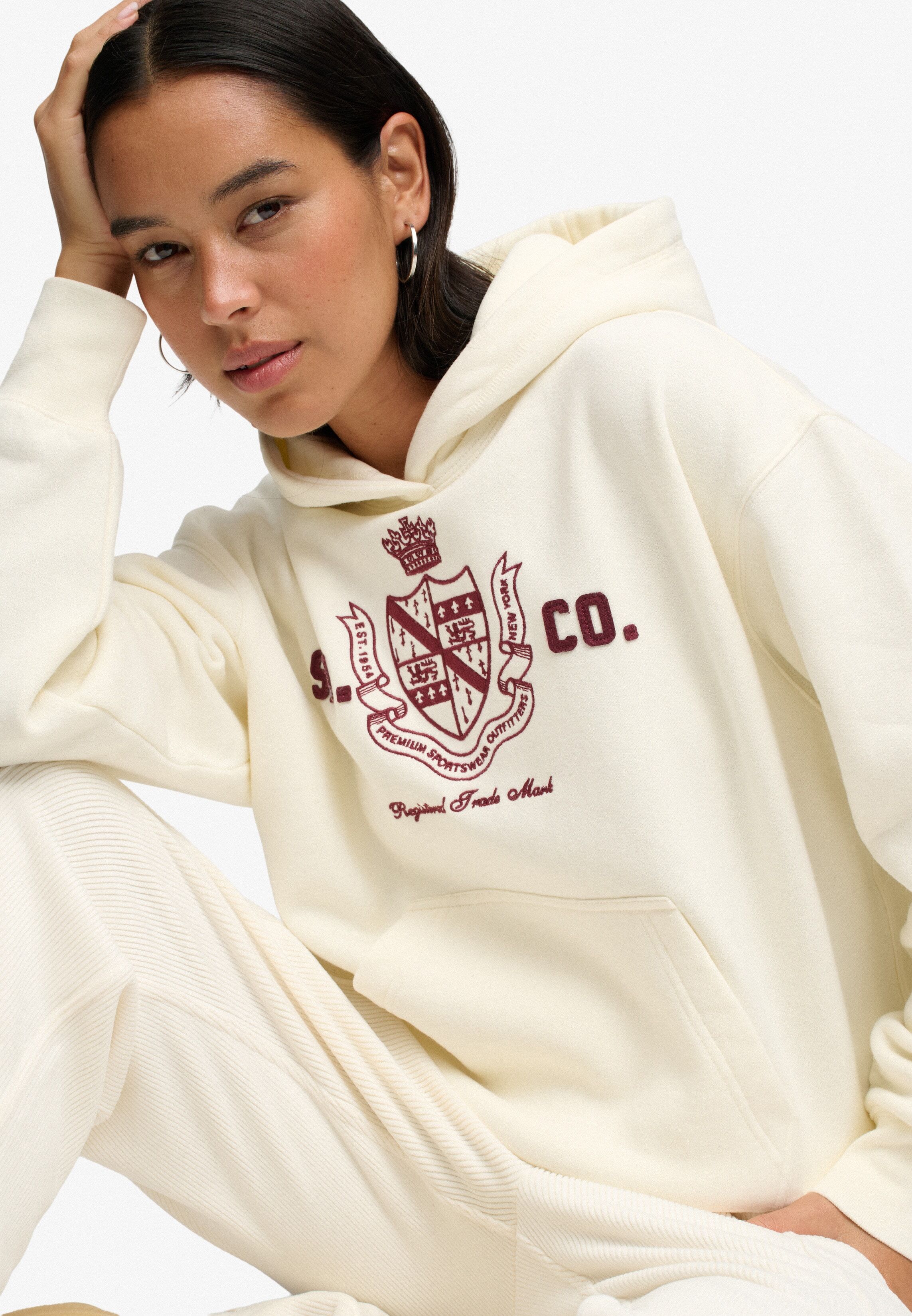 Kapuzensweatshirt SUPERDRY "COUNTRY CLUB HOOD", Damen, Gr. L, beige (cream), Sweatware, Obermaterial: 80% Baumwolle, 20% Polyester, bedruckt, relaxed fit normal, Rundhals, Rippbündchen, Sweatshirts Kapuzensweatshirt, Baumwollmischung, relaxed fit cream L