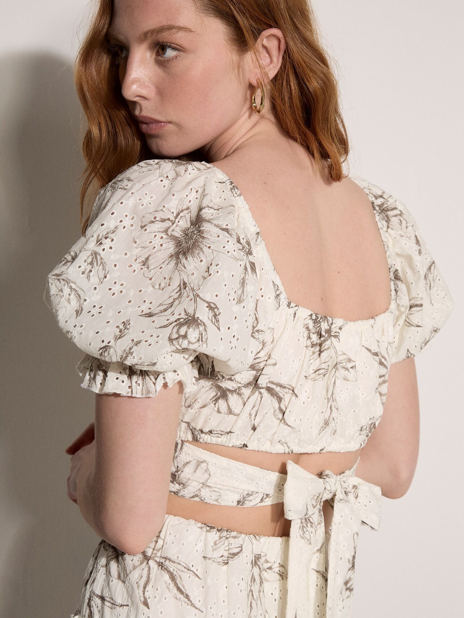Crop-Top APRICOT "Crop-Top aus Baumwolle" Gr. 36, beige (stein), Tops, Damen, S (36), gewebt, Obermaterial: 100% Baumwolle CO., geblümt, Crop-Top, mit Blumenstickerei