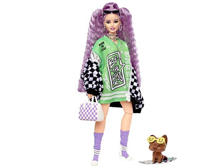 ​Barbie Extra Pop nr.18 in jersey jurk en oversized geruit jack, met puppy, extra lang haar en accessoires, beweegbare gewrichten, vanaf 3 jaar, HHN10
