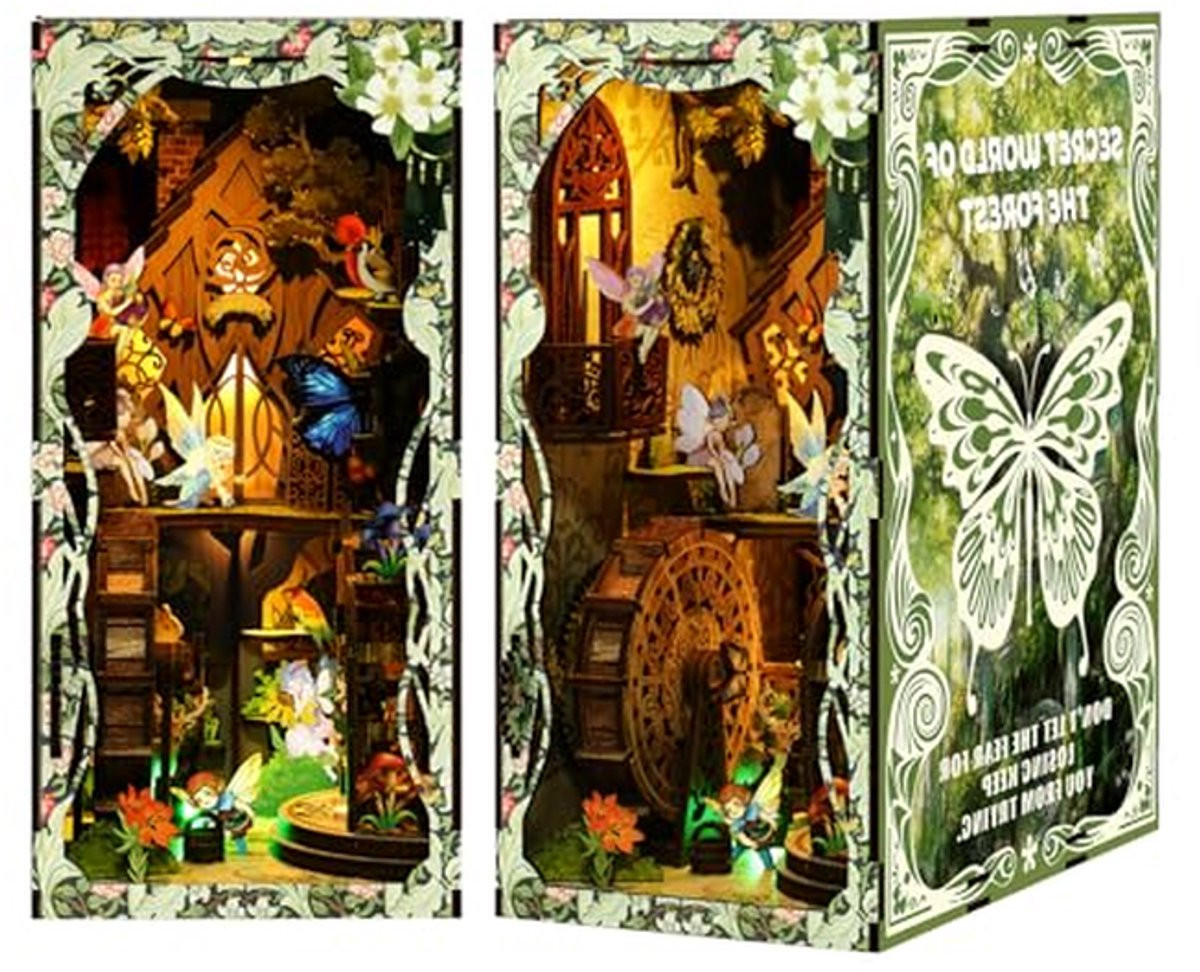 Boekensteun Decoratie Miniatuur Huisje met LED Verlichting - Groen - H 23 x B 11 x D 18 cm