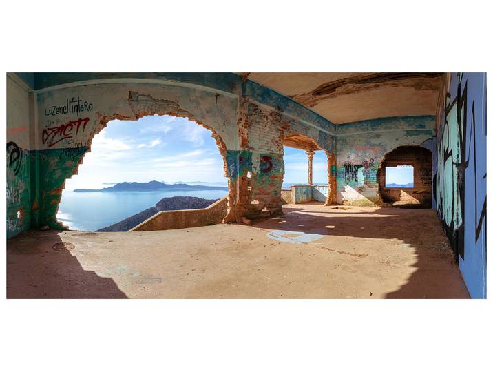 Bild mit Rahmen Lost Place am Meer image LAND