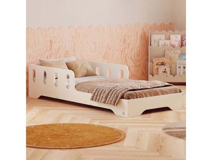 smartwood Kinderbett 120x200 cm mit Rausfallschutz, Holz, Weiß, TILA 6 Montessori Bodenbett, Lattenrost bis 300 kg, FSC-Zertifikat, abgerundete Kanten, Einfache Montage, ab 3 Jahren, 123x203x40 cm