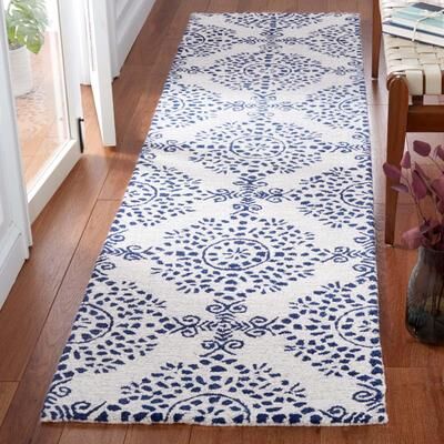 SAFAVIEH Handmade Micro-Loop Klaudija Wool Rug
