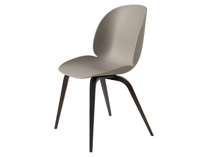 GUBI chaise BEETLE DINING CHAIR base en chêne fumé (New beige - Polypropylène et bois)
