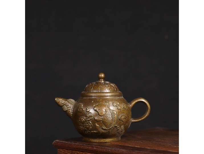 Pot à vin en cuivre antique avec relief de poisson exquis, théière, ensemble de vin, décoration, ornement de bureau, artisanat classique