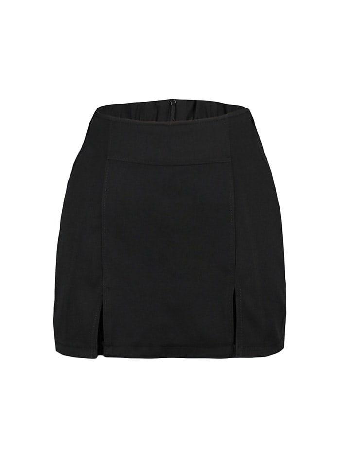 trendyol Shorts in Schwarz - 38