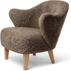 Ingeborg Sheepskin Sessel braun auf Eichenbeinen