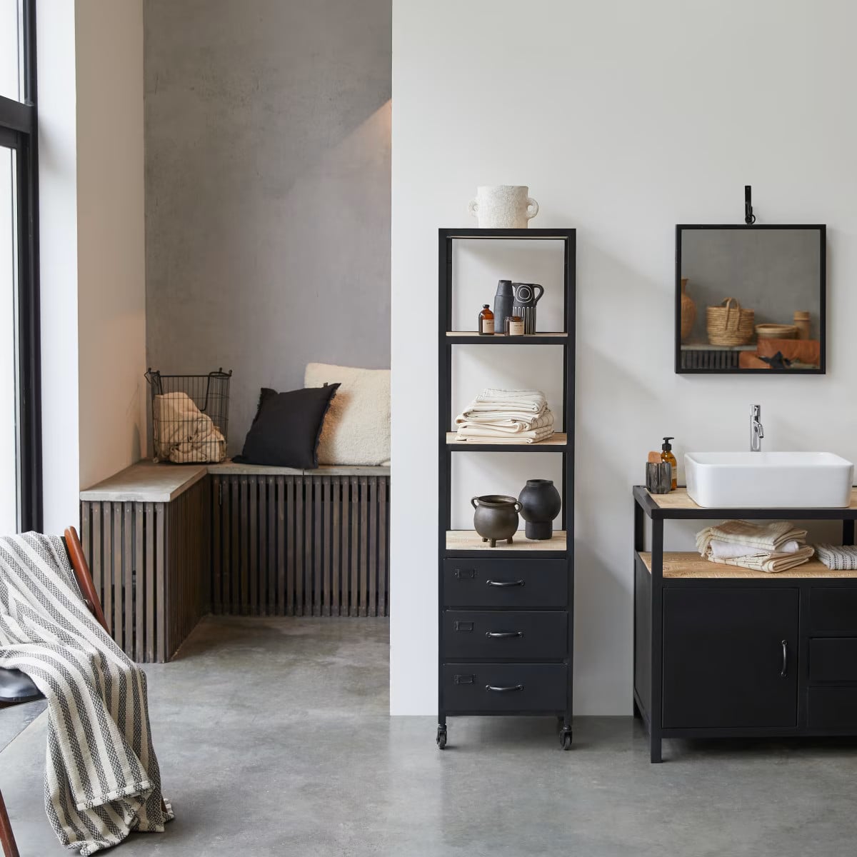 Tikamoon Industrial Kolomkast van Mango- en Metaal - Zwart - B: 40 cm, D: 31 cm, H: 167 cm