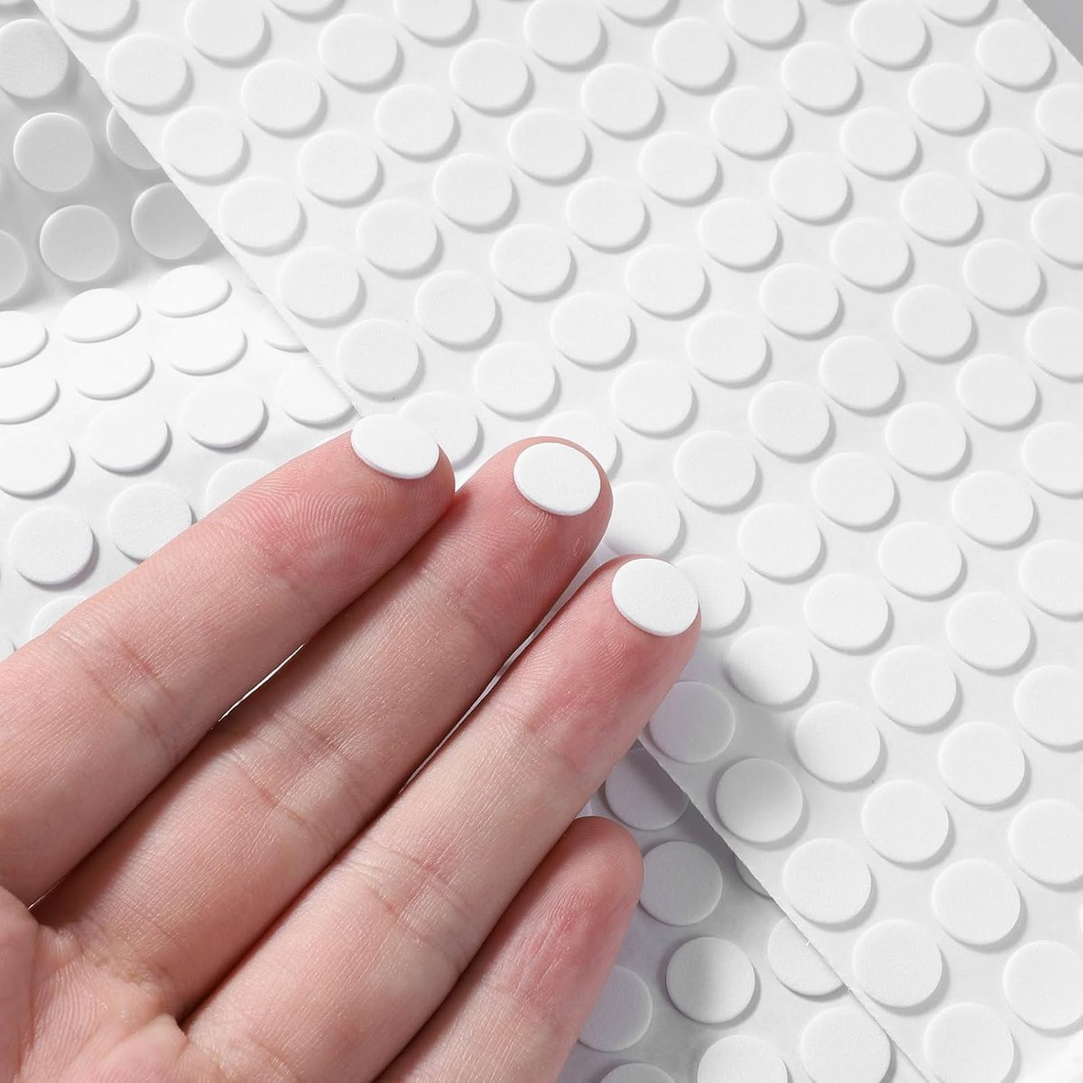 735 stuks OEMG mini schuimviltpads, zelfklevende witte EVA-schuimpads voor meubels en decoratie