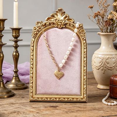 LightInthebox 1PC, European-style Resin Material Golden Engraved Velvet Jewelry Display Stand, Suitable for Jewelry Storage and Display, As Well As Decoration Items for Dressing Tables and Bedroom Tabletops