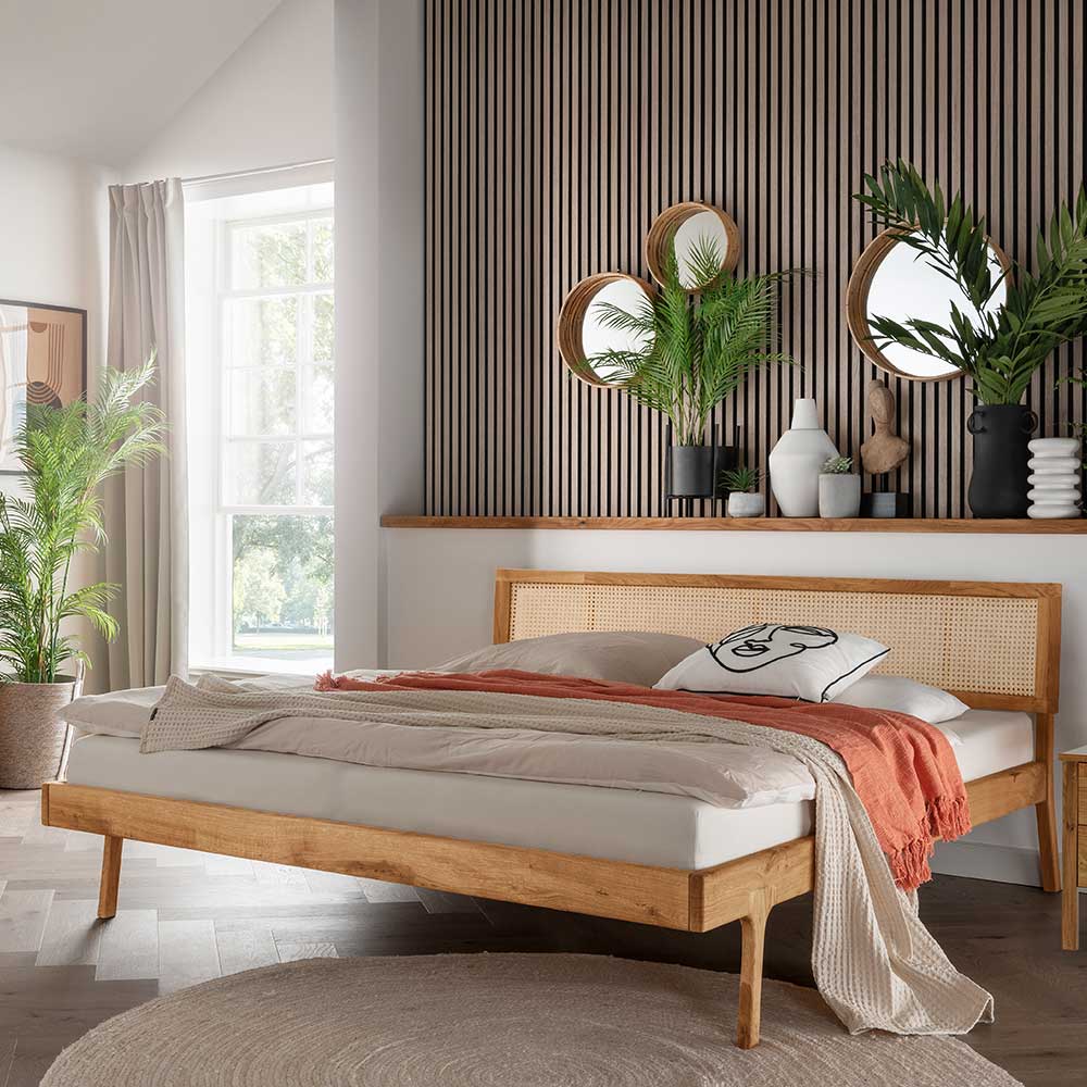 Pharao24.de Massivholzbettgestell mit Rattan im Skandi Design 140x200 cm Liegefläche