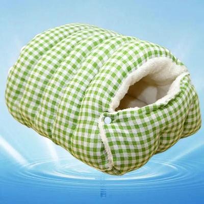 Uplifted Goods Cozy Foldable Winter Pet Sleep Bed green l
