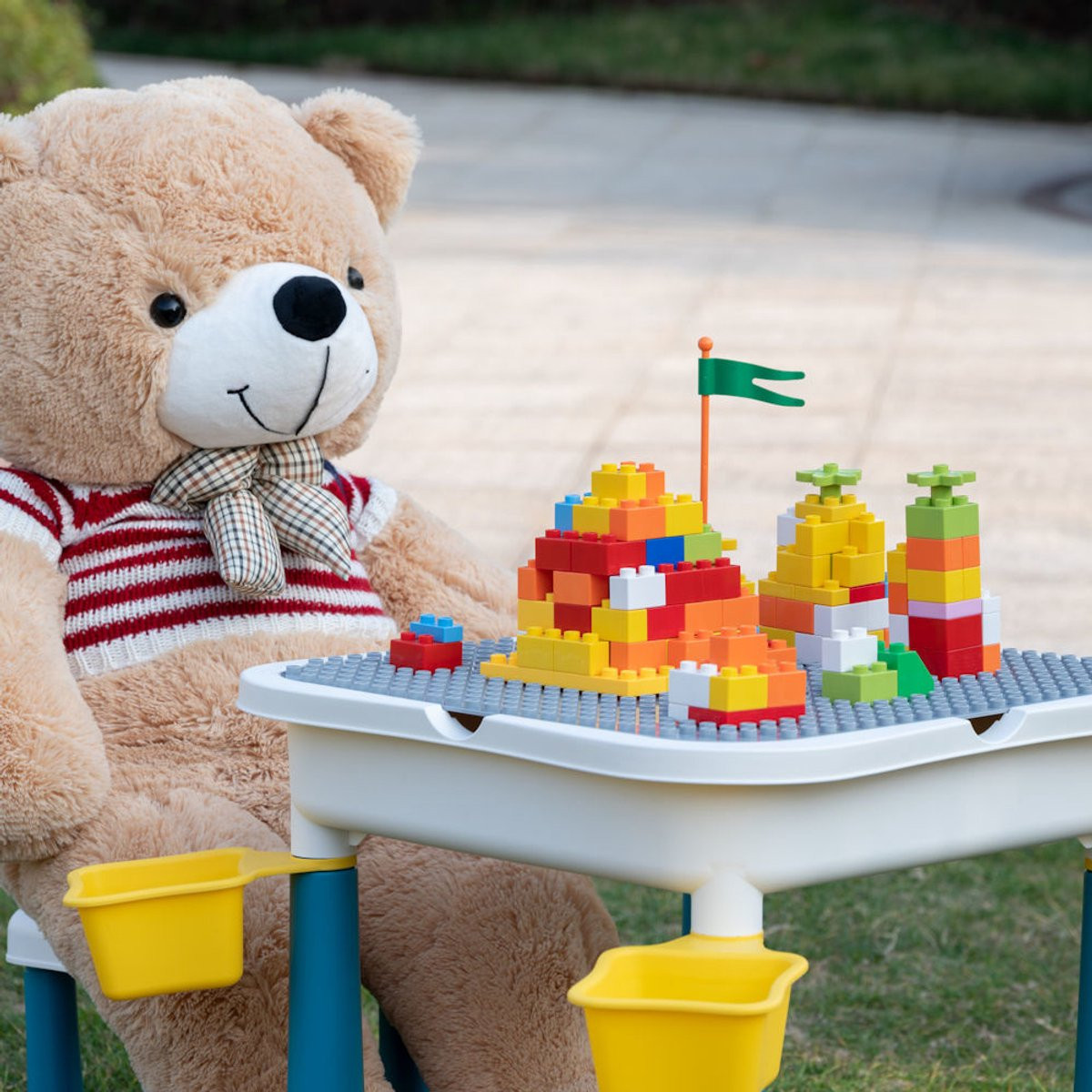 Kindertafel met 1 stoeltje en bouwplaat, inclusief 4 bakjes, geschikt voor Duplo bouwstenen