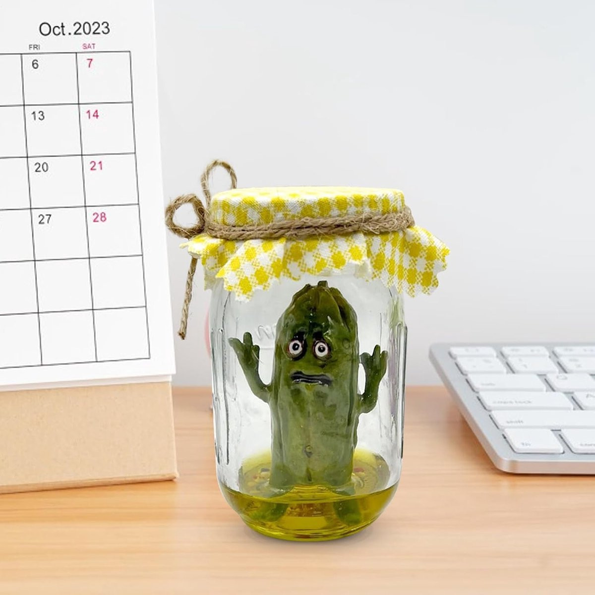 Handgemaakt Augurk Pot Beeldje - Grappig Ornament voor op Tafel - Meerkleurig - Hoogte: 8,9 cm