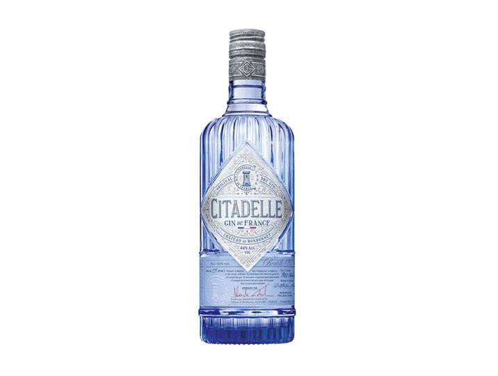 CITADELLE Gin - Distilled Gin - Origine : France/Poitou-Charentes - Notes Herbacées, Fleuries et d'Agrumes - Idéal en cocktail comme le Gin Tonic - 44% Alcool - 70 cl