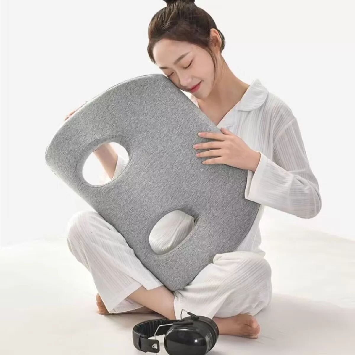 INF Coussin cervical en mousse à mémoire Gris - double ouverture auriculaire, soutien ergonomique, compatible avec 3M