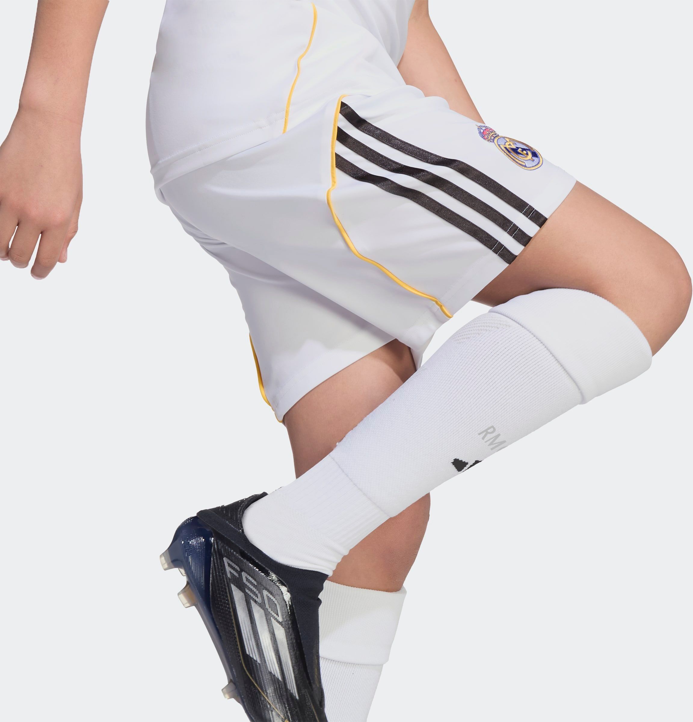 Trainingsshorts ADIDAS PERFORMANCE "REAL MADRID 25/26 KINDER", Mädchen, Gr. 176, N-Gr, weiss (weiß,), Obermaterial: 100% Polyester, Hosen Trainingsshorts weiß, 176, N-Gr