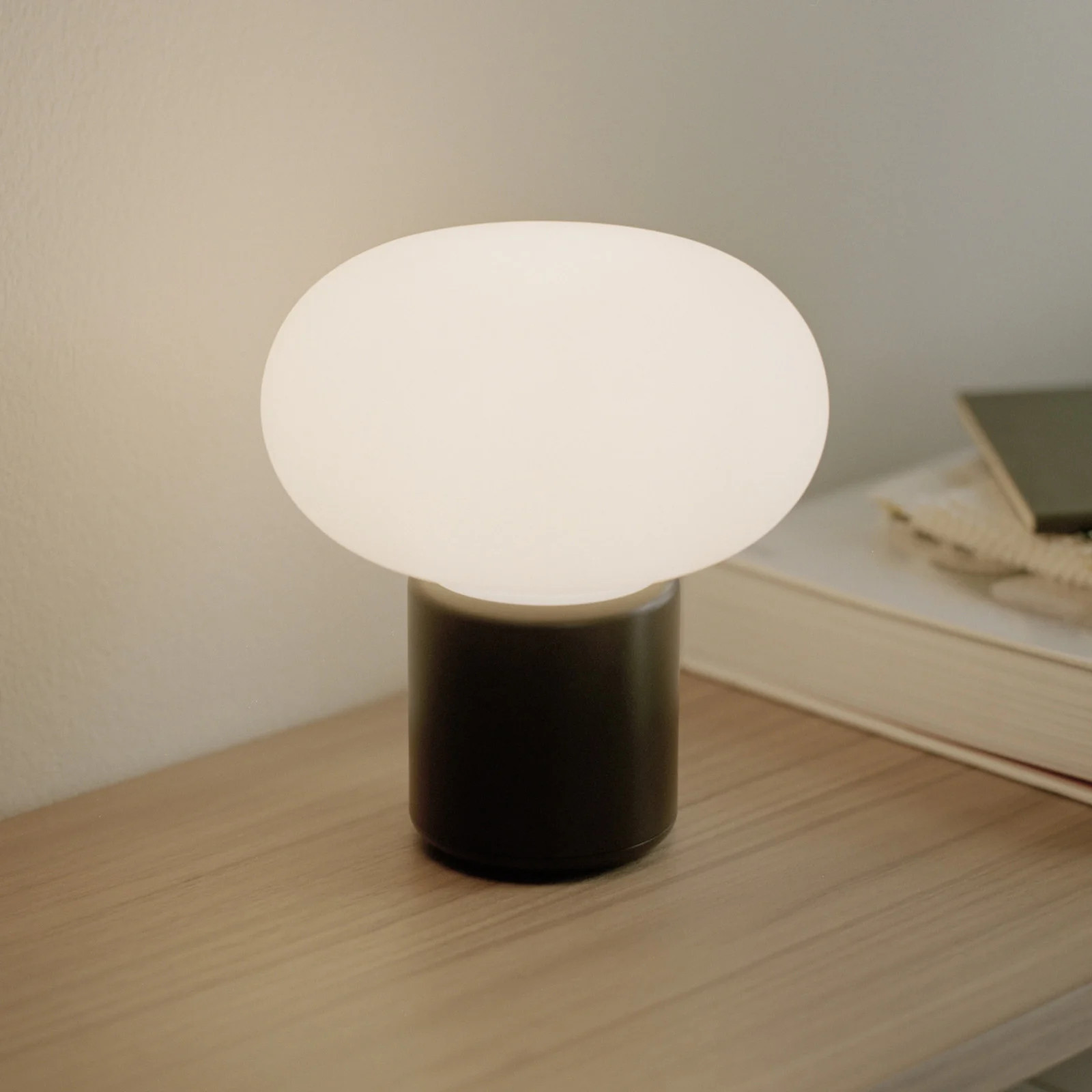 New Works Karl-Johan Draagbare Tafellamp IP65 Black